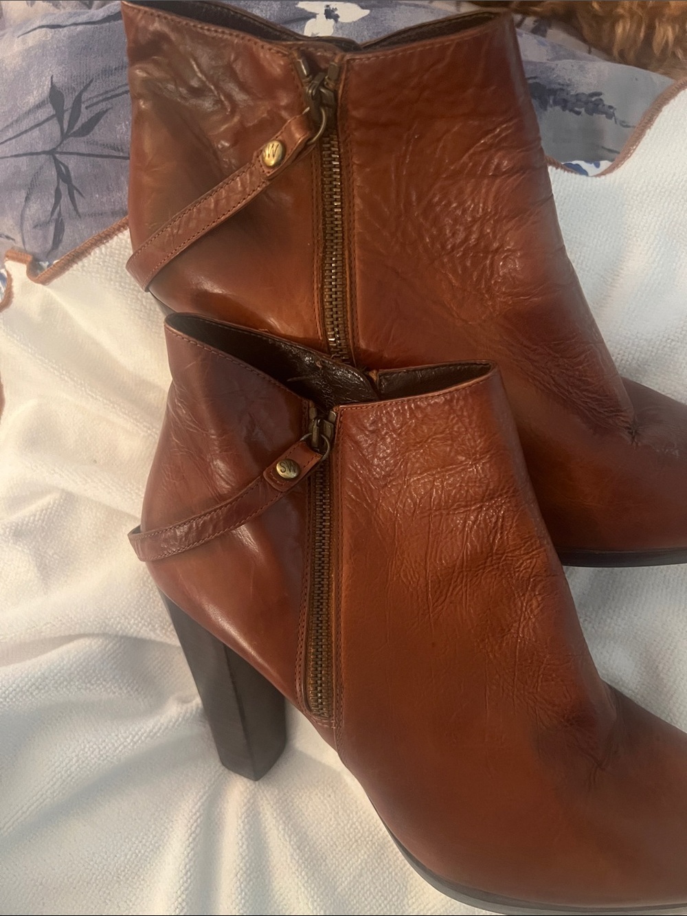 Stuart Weitzman Cognac Brown Leather Block Heel Ankle Booties - Picture 4 of 11
